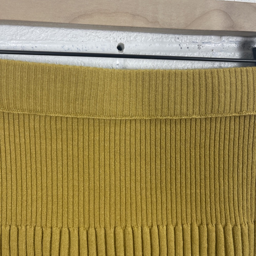 Aerie Take Charge Pleated Sweater Skirt Womens Size XL Mustard Yellow Stretch - Picture 3 of 11
